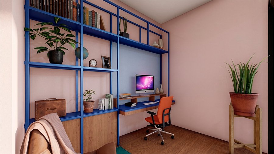 Estantería azul marino con libros, plantas y decoración, junto a escritorio con silla naranja en home office
